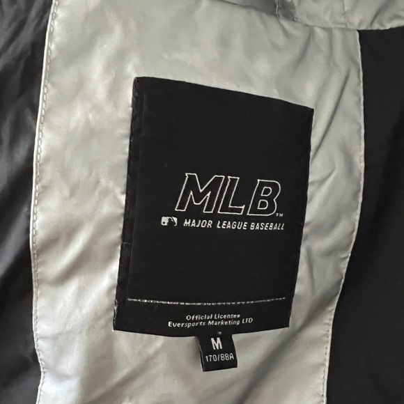 MLB coat - Picture 3 of 3